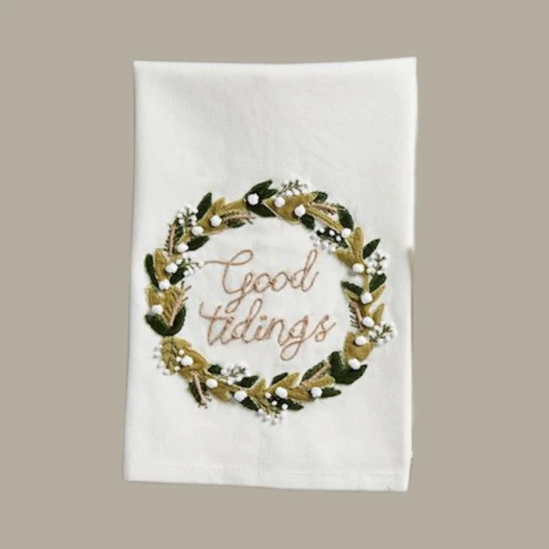 White Christmas Velvet Appliqu Towel – Wreath Style